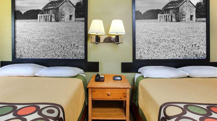 Super 8 Sherman Room