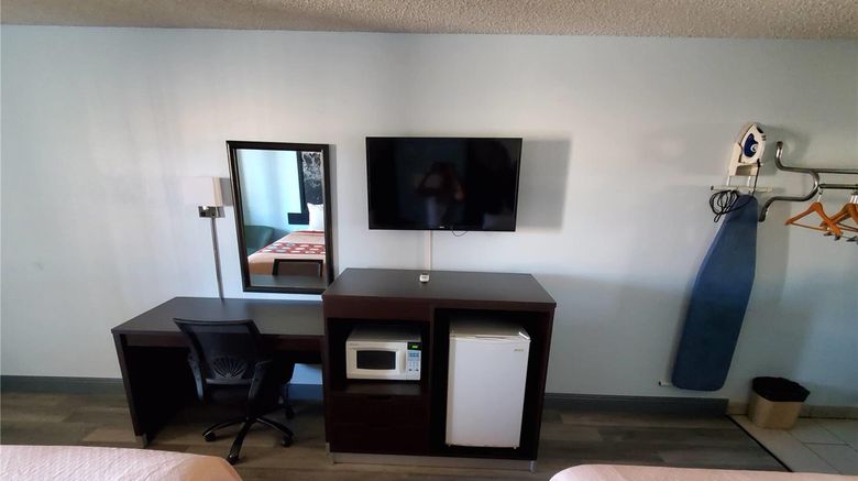 <b>Super 8 Van Horn Room</b>. Images powered by <a href="https://iceportal.shijigroup.com/" title="IcePortal" target="_blank">IcePortal</a>.