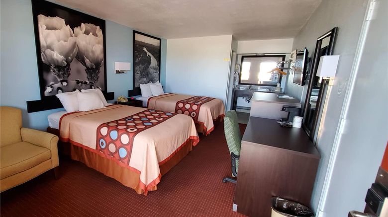 <b>Super 8 Van Horn Room</b>. Images powered by <a href="https://iceportal.shijigroup.com/" title="IcePortal" target="_blank">IcePortal</a>.