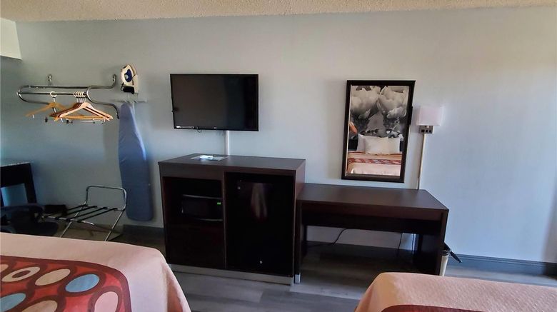 <b>Super 8 Van Horn Room</b>. Images powered by <a href="https://iceportal.shijigroup.com/" title="IcePortal" target="_blank">IcePortal</a>.