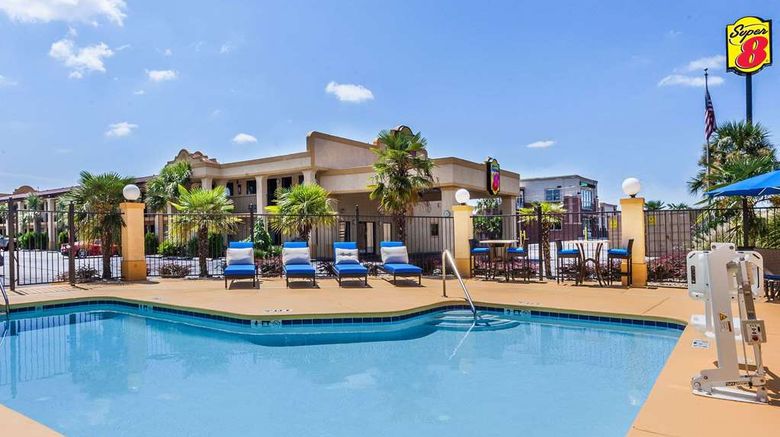 <b>Super 8 Stockbridge Pool</b>. Images powered by <a href="https://iceportal.shijigroup.com/" title="IcePortal" target="_blank">IcePortal</a>.
