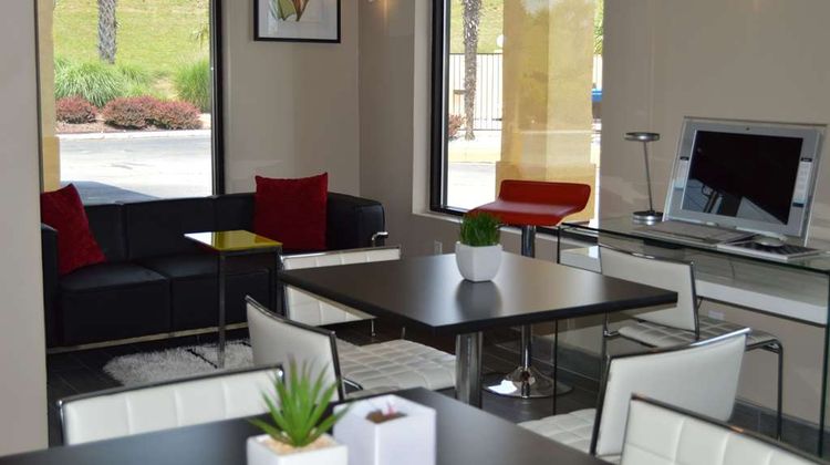 Super 8 Stockbridge Lobby