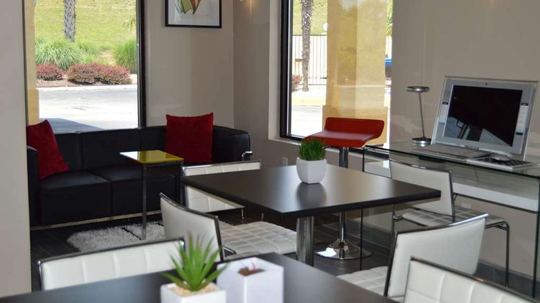 <b>Super 8 Stockbridge Lobby</b>. Images powered by <a href="https://iceportal.shijigroup.com/" title="IcePortal" target="_blank">IcePortal</a>.
