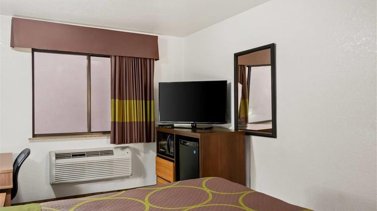 Super 8 Santa Rosa Room