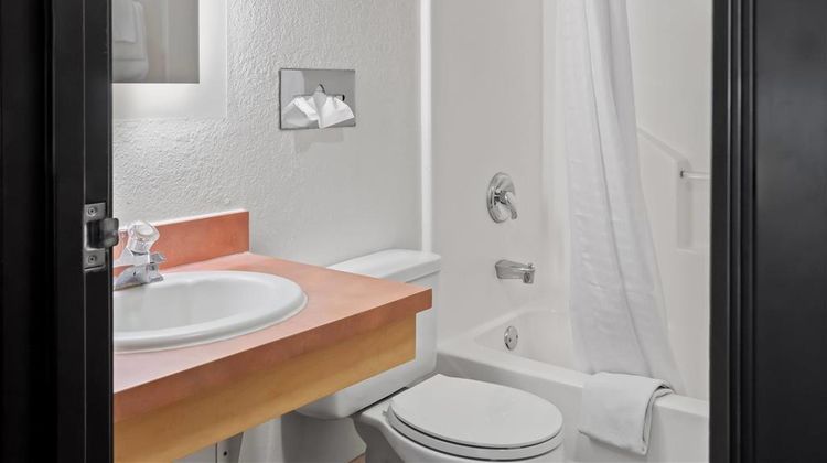 Super 8 Santa Rosa Suite