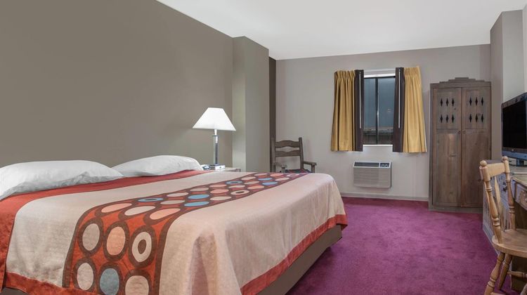 Super 8 Taos Room