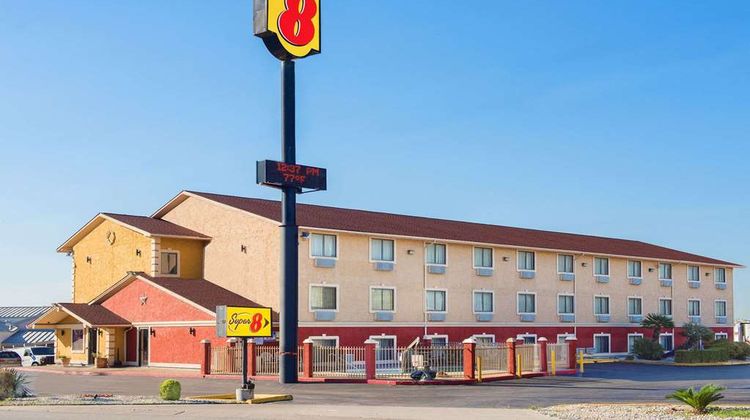 Super 8 San Antonio I-35 North Exterior