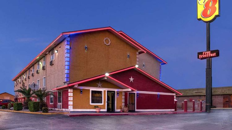 Super 8 San Antonio I-35 North Exterior