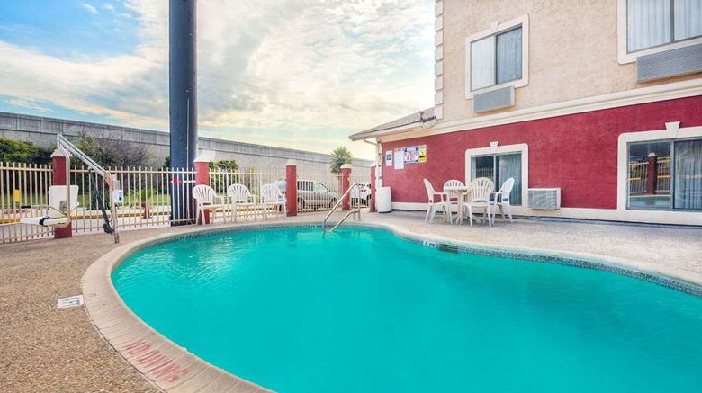 <b>Super 8 San Antonio I-35 North Pool</b>. Images powered by <a href="https://iceportal.shijigroup.com/" title="IcePortal" target="_blank">IcePortal</a>.