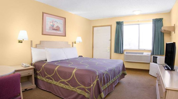 Super 8 Grants Room