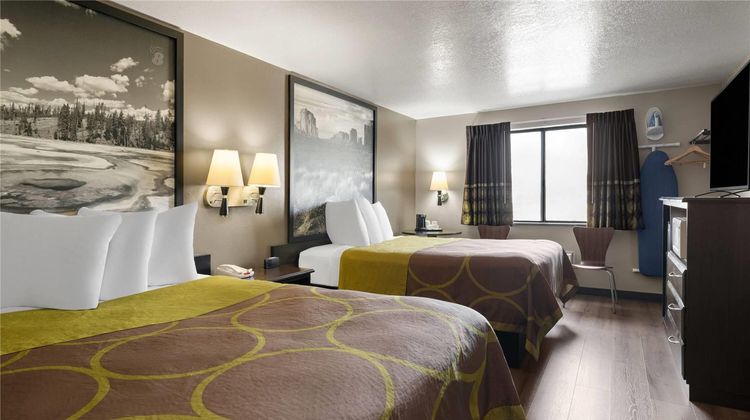 Super 8 Ogden Room