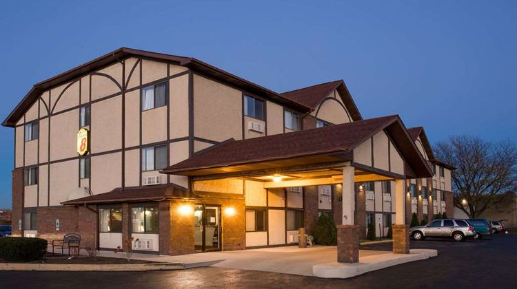 Super 8 Woodstock Exterior