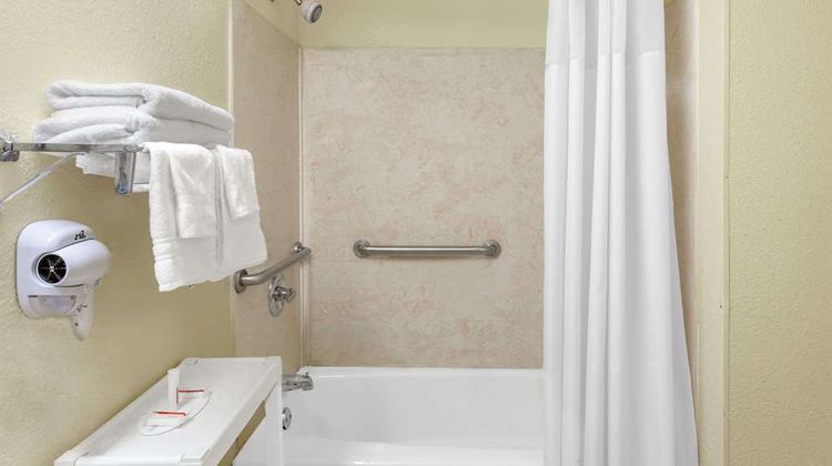 Days Inn Columbia NE Fort Jackson Room