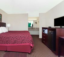 Days Inn Columbia NE Fort Jackson Room