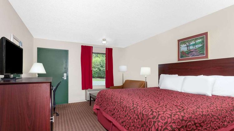 Days Inn Columbia NE Fort Jackson Room