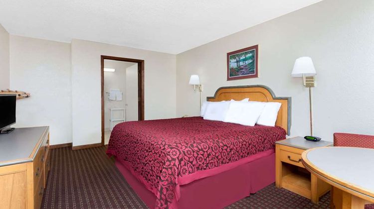 Days Inn Columbia NE Fort Jackson Room