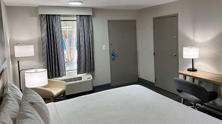 Days Inn Columbia NE Fort Jackson Room