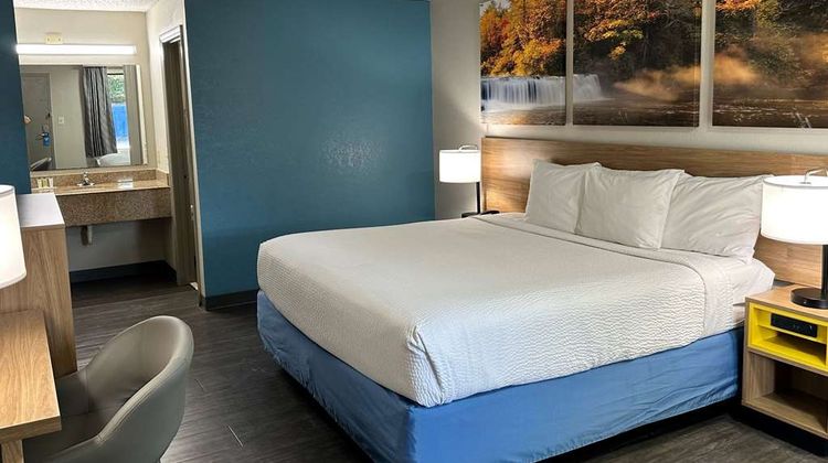 Days Inn Columbia NE Fort Jackson Room