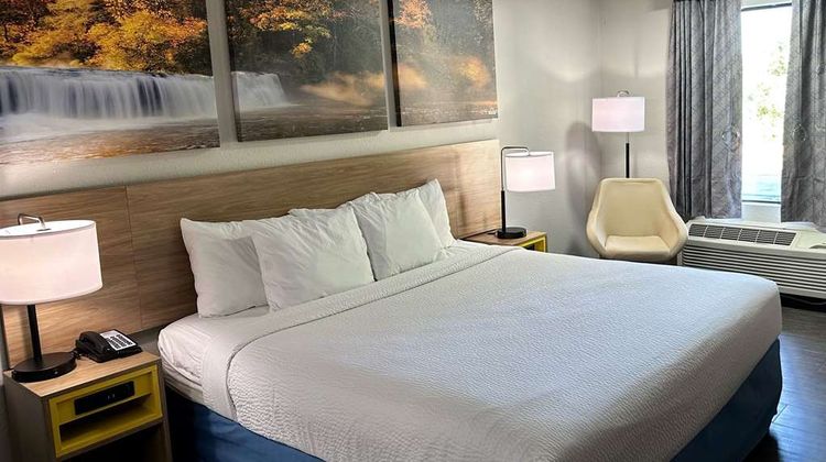 Days Inn Columbia NE Fort Jackson Room