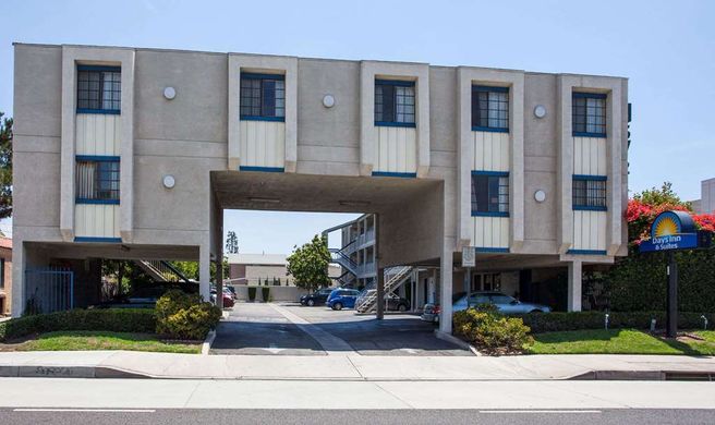 Days Inn Orange Anaheim Exterior