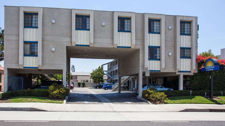 Days Inn Orange Anaheim Exterior