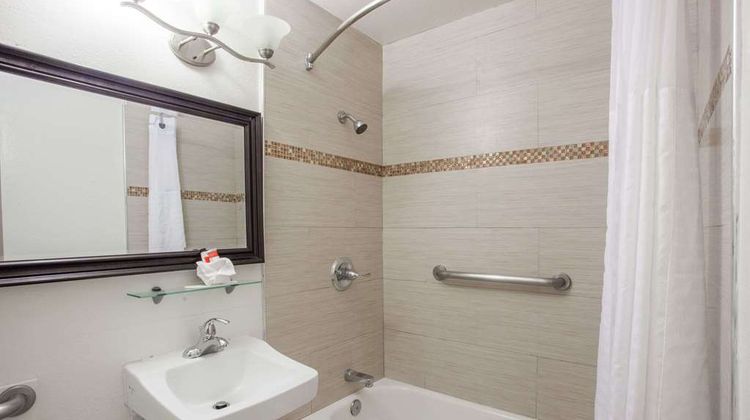 Days Inn Orange Anaheim Room
