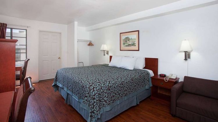 Days Inn Orange Anaheim Room