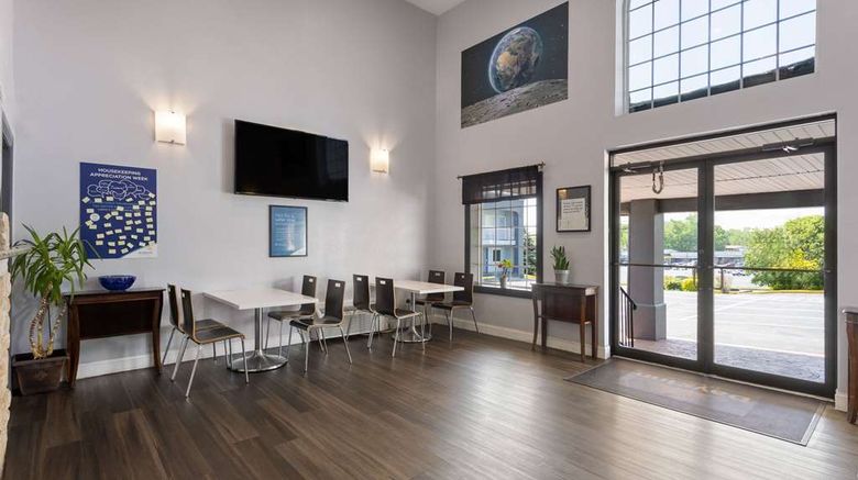 <b>Days Inn Aberdeen Lobby</b>. Images powered by <a href="https://iceportal.shijigroup.com/" title="IcePortal" target="_blank">IcePortal</a>.
