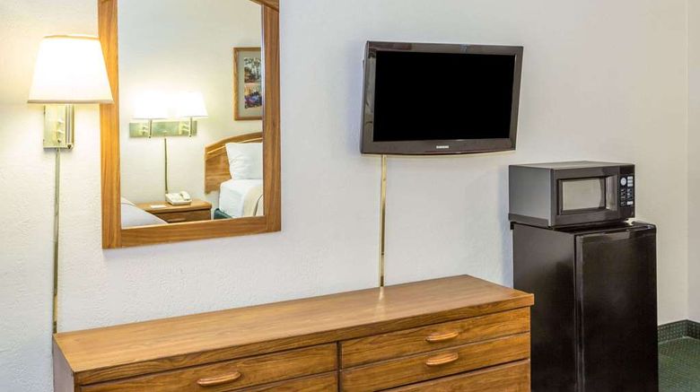 <b>Days Inn Lake Park/Valdosta Room</b>. Images powered by <a href="https://iceportal.shijigroup.com/" title="IcePortal" target="_blank">IcePortal</a>.