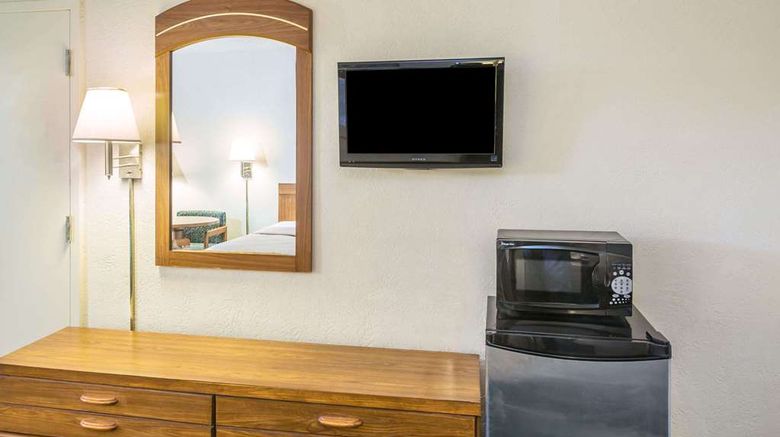 <b>Days Inn Lake Park/Valdosta Room</b>. Images powered by <a href="https://iceportal.shijigroup.com/" title="IcePortal" target="_blank">IcePortal</a>.