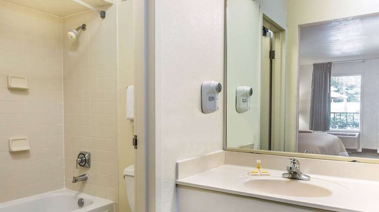 <b>Days Inn Lake Park/Valdosta Room</b>. Images powered by <a href="https://iceportal.shijigroup.com/" title="IcePortal" target="_blank">IcePortal</a>.