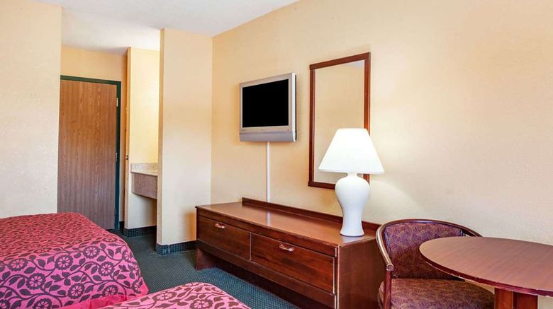 <b>Days Inn Canastota/Syracuse Room</b>. Images powered by <a href="https://iceportal.shijigroup.com/" title="IcePortal" target="_blank">IcePortal</a>.
