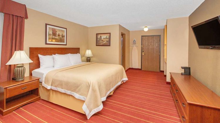 Days Inn Salina I-70 Suite