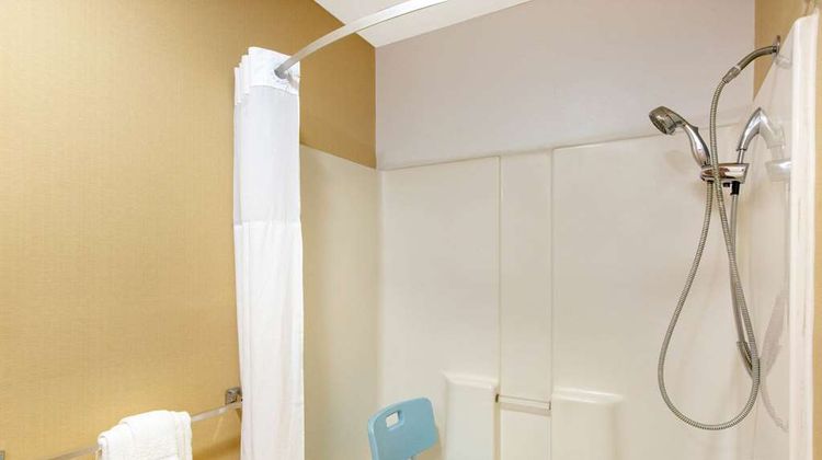 Days Inn Salina I-70 Room