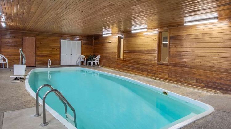 Days Inn Salina I-70 Pool