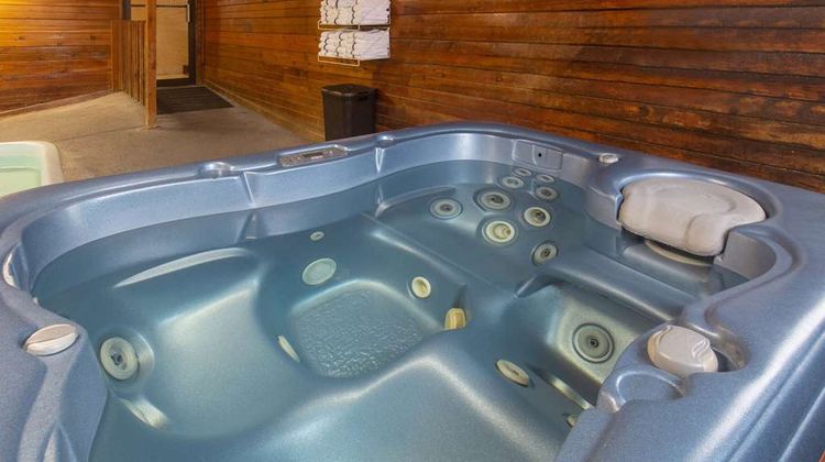 Days Inn Salina I-70 Pool