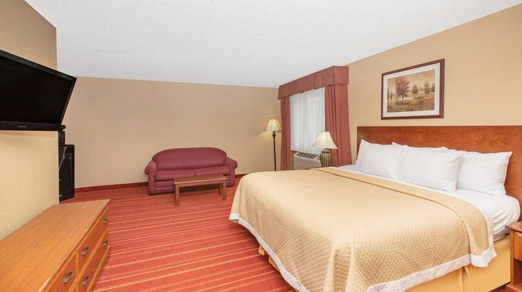 Days Inn Salina I-70 Suite