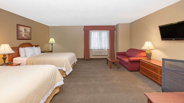 Days Inn Salina I-70 Suite