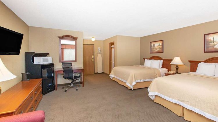 Days Inn Salina I-70 Suite
