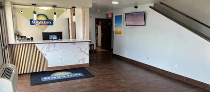 Days Inn Salina I-70 Lobby