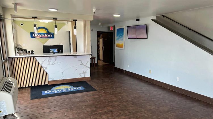 Days Inn Salina I-70 Lobby