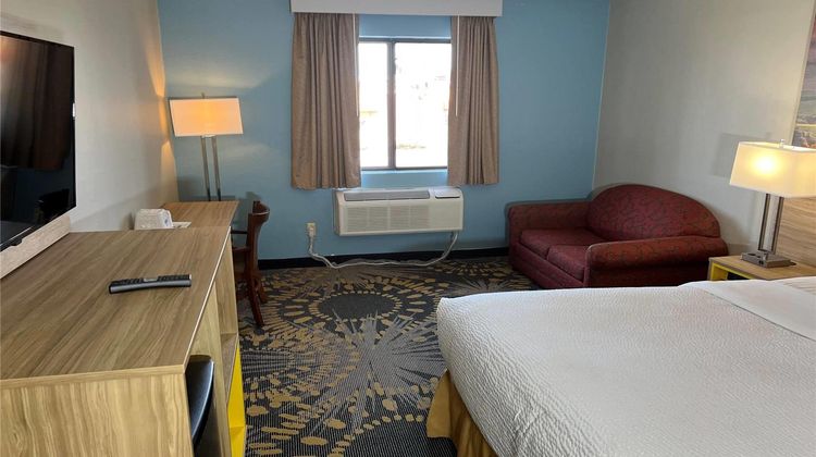 Days Inn Salina I-70 Room