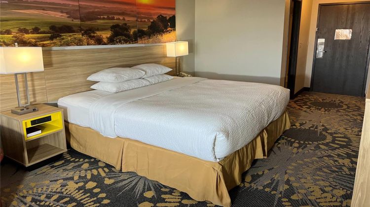 Days Inn Salina I-70 Room
