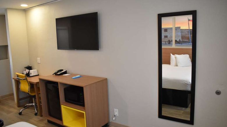 <b>Days Inn San Antonio Alamo/Riverwalk Room</b>. Images powered by <a href="https://iceportal.shijigroup.com/" title="IcePortal" target="_blank">IcePortal</a>.