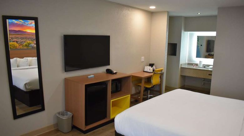 <b>Days Inn San Antonio Alamo/Riverwalk Room</b>. Images powered by <a href="https://iceportal.shijigroup.com/" title="IcePortal" target="_blank">IcePortal</a>.