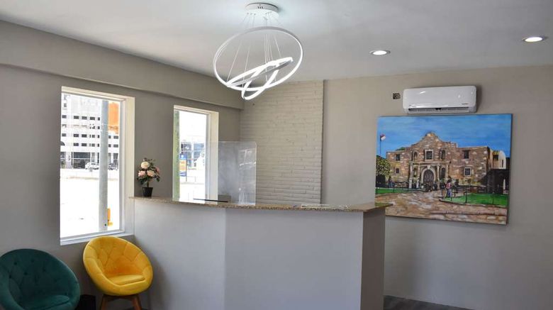 <b>Days Inn San Antonio Alamo/Riverwalk Lobby</b>. Images powered by <a href="https://iceportal.shijigroup.com/" title="IcePortal" target="_blank">IcePortal</a>.