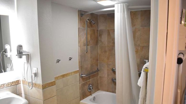 <b>Days Inn San Antonio Alamo/Riverwalk Room</b>. Images powered by <a href="https://iceportal.shijigroup.com/" title="IcePortal" target="_blank">IcePortal</a>.