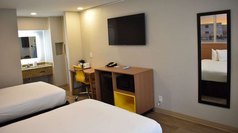 <b>Days Inn San Antonio Alamo/Riverwalk Room</b>. Images powered by <a href="https://iceportal.shijigroup.com/" title="IcePortal" target="_blank">IcePortal</a>.