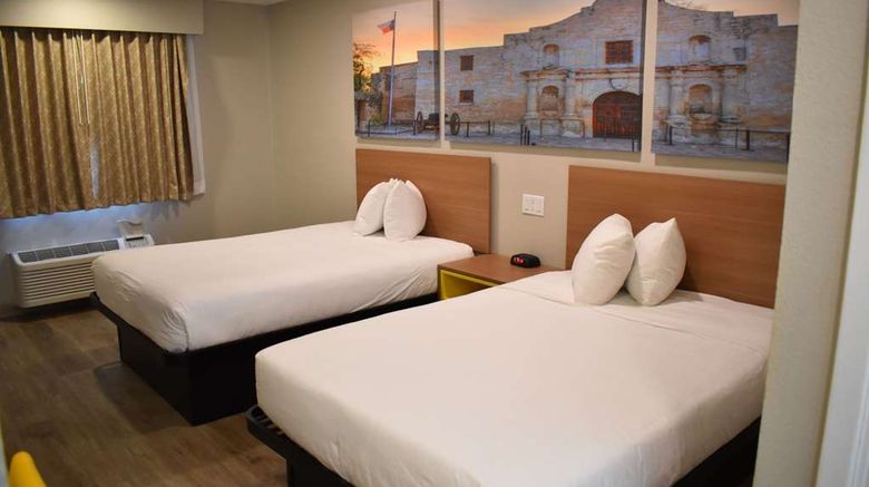 <b>Days Inn San Antonio Alamo/Riverwalk Room</b>. Images powered by <a href="https://iceportal.shijigroup.com/" title="IcePortal" target="_blank">IcePortal</a>.