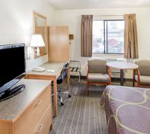 Super 8 Bend Room